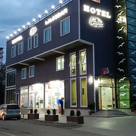 Hotel Tolia Kutaisi Esterno foto